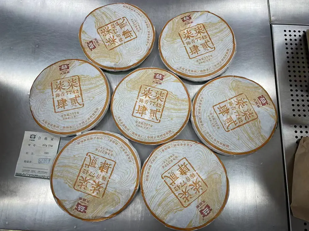 秦皇岛回收大益普洱茶2015年生茶熟茶图2