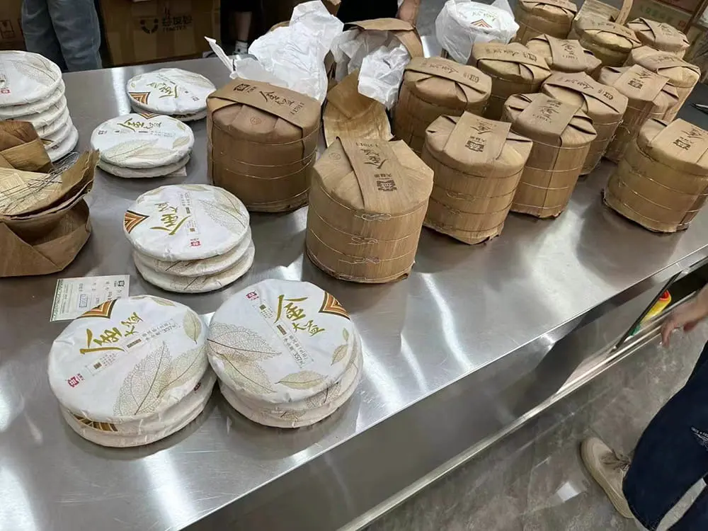 秦皇岛回收大益普洱茶2015年生茶熟茶图3